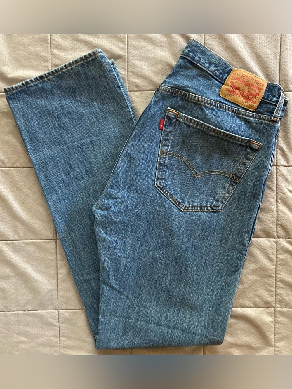 Levis 501 Jeans Mens 35x34 Blue Denim Straight Button Fly American Medium Wash